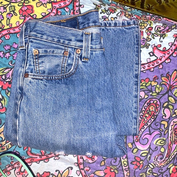 Levi’s Original 501 Straight Leg Button-Fly Distressed Blue Jeans - Picture 2 of 5